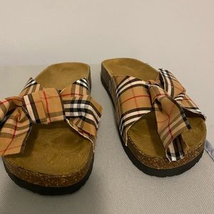 Womens Plaid bow sandals, brand new without tags size 6